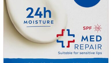 NIVEA Med Repair Dudak Bakım Kremi, 24 Saat Nem,Doğal Yağlar ile Çatlamış Dudak Bakım,SPF 15 (4,8 ml)