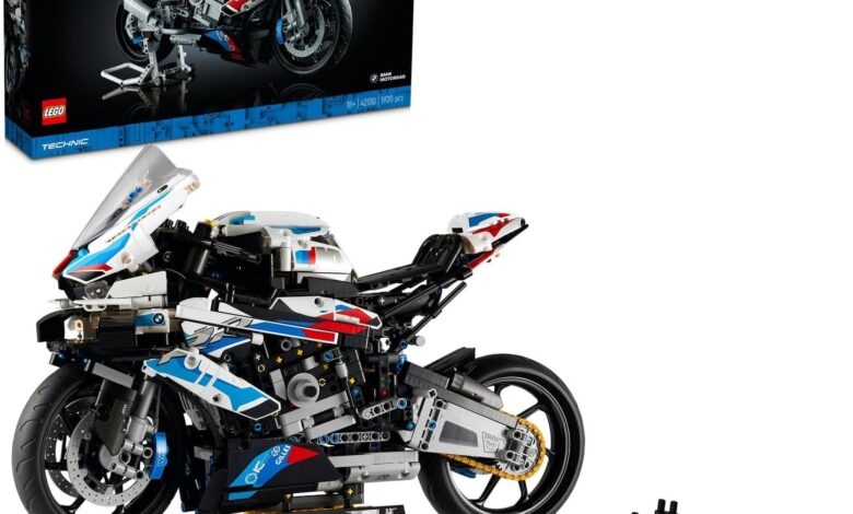 LEGO Technic BMW M 1000 RR 42130