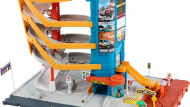 Matchbox Oyuncak Araçlar ve Oyun Seti, 5 Seviyeli Ulaşım Merkezi, Çocuk ve Arabayla Etkinleştirilen Özellikler, 1:64 Ölçekli Taksi, Tekne ve Helikopter ve Gıda Satıcısı
