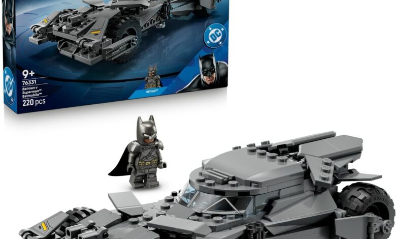 LEGO DC Batman Batman ve Superman Batmobile 76331