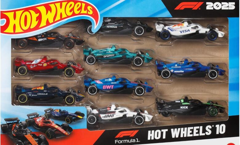 Hot Wheels Formula 1 oyuncak arabalar, her biri 2025 F1 yarış takımlarını temsil eden 1:64 ölçekli 10'lu metal yarış arabası seti, gerçekçi ayrıntılar ile hem oynamak hem sergilemek için ideal, JMM24